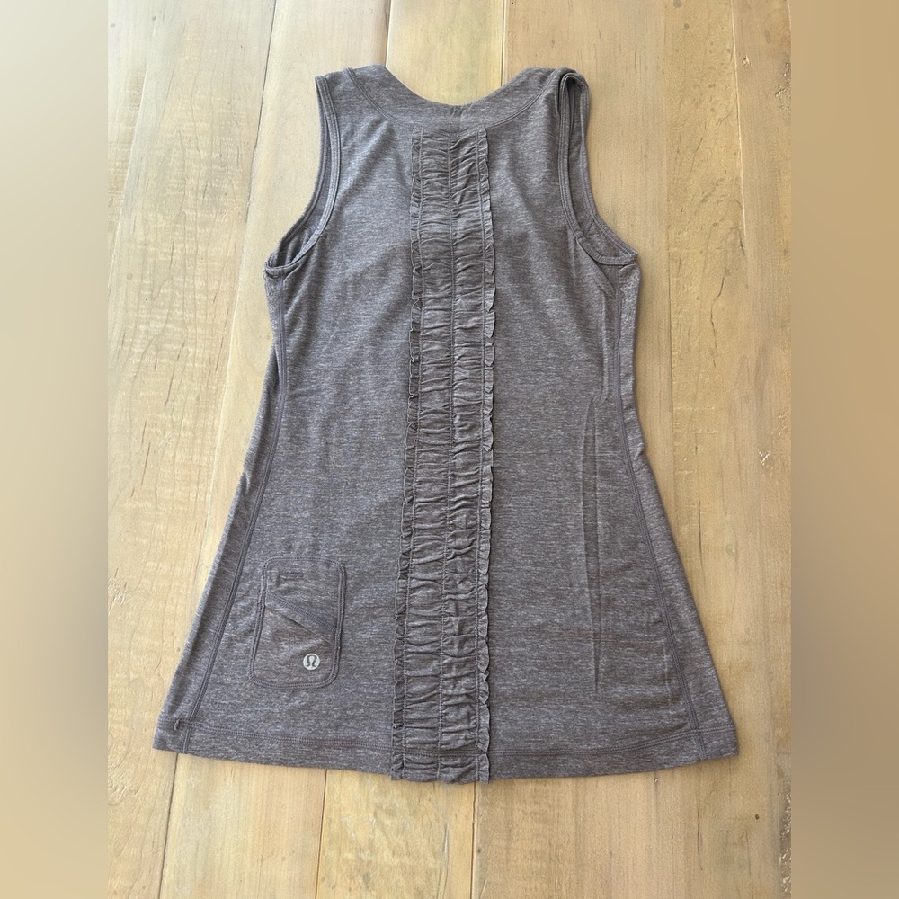 Lululemon tank 4 with iPod mini/headphone picked and ruffle detail